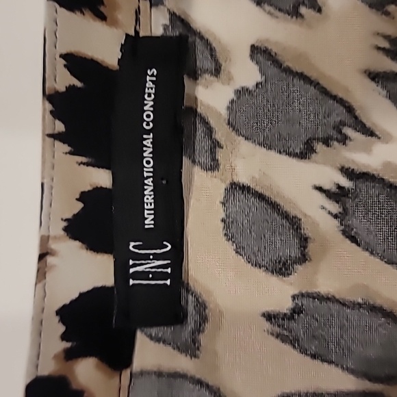 INC Cheetah V-neck Gold Zippered Pocket Pullover Top Brown Black XL - Picture 7 of 11